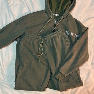 Fashion Nova Women’s Oversized Olive Green Hoodie and Sweatpants Set Medium